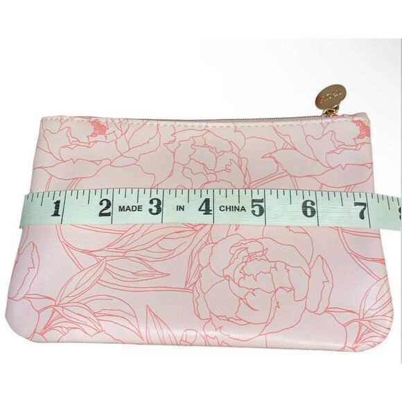 🌻5/$20🌻 Floral Ipsy Glam Bag May 2021 - Picture 4 of 6